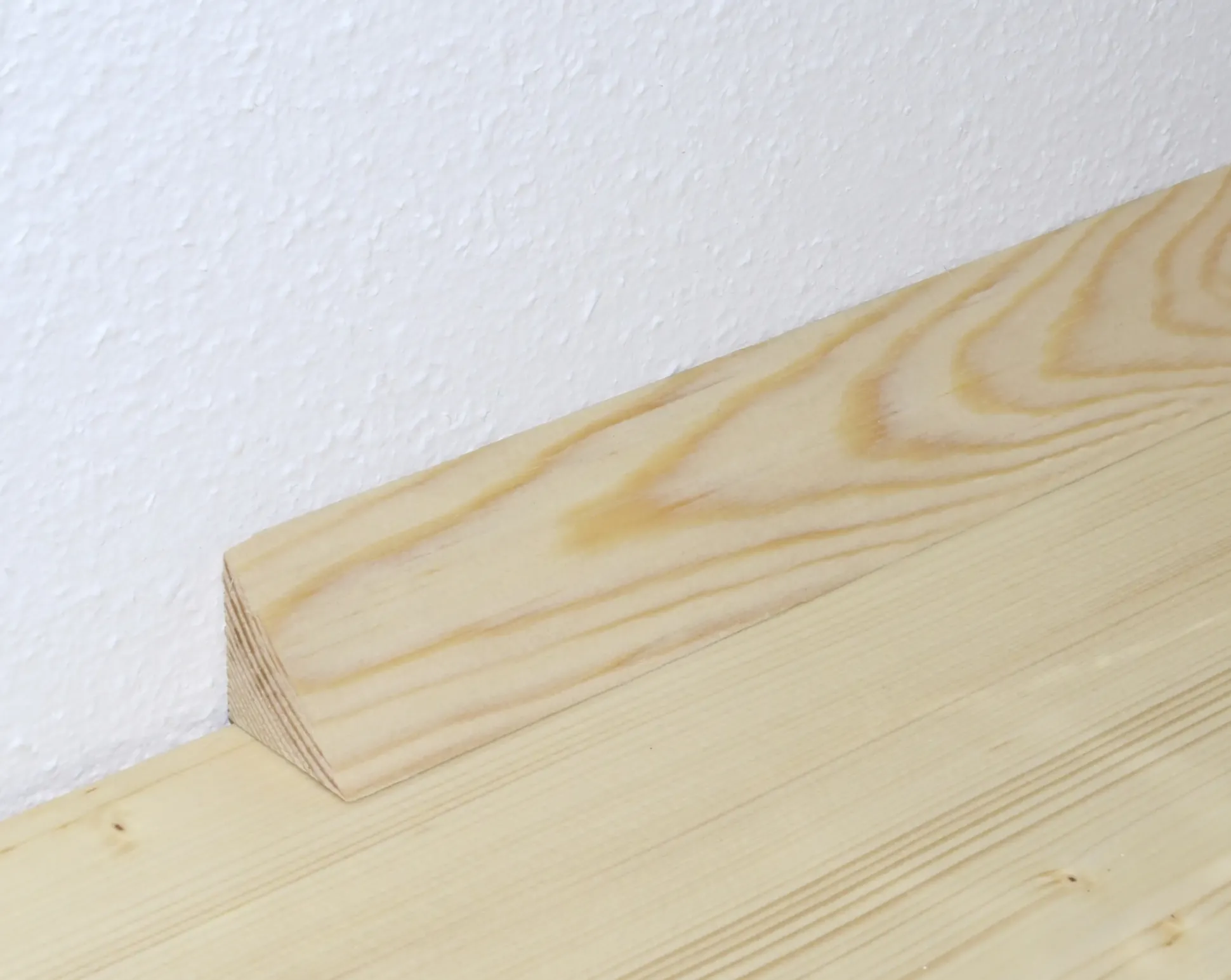 FN Neuhofer Dreikantleiste volle Form 240 cm 30 x 30 mm Fichte oder Kiefer