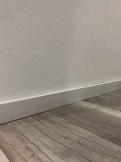 FN Neuhofer Fußleiste 220 cm 60 x 11 mm weiß