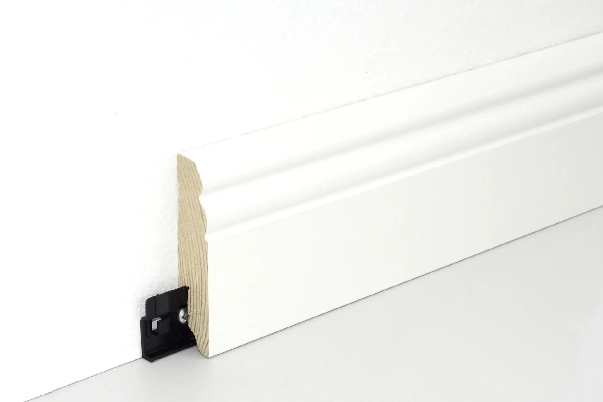 FN Neuhofer Fußleiste profiliert 240 cm 80 x 18 mm Fichte/Kiefer