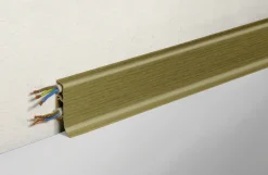 FN Neuhofer Klemmsockelleiste 250 cm 50 x 22,5 mm Eiche