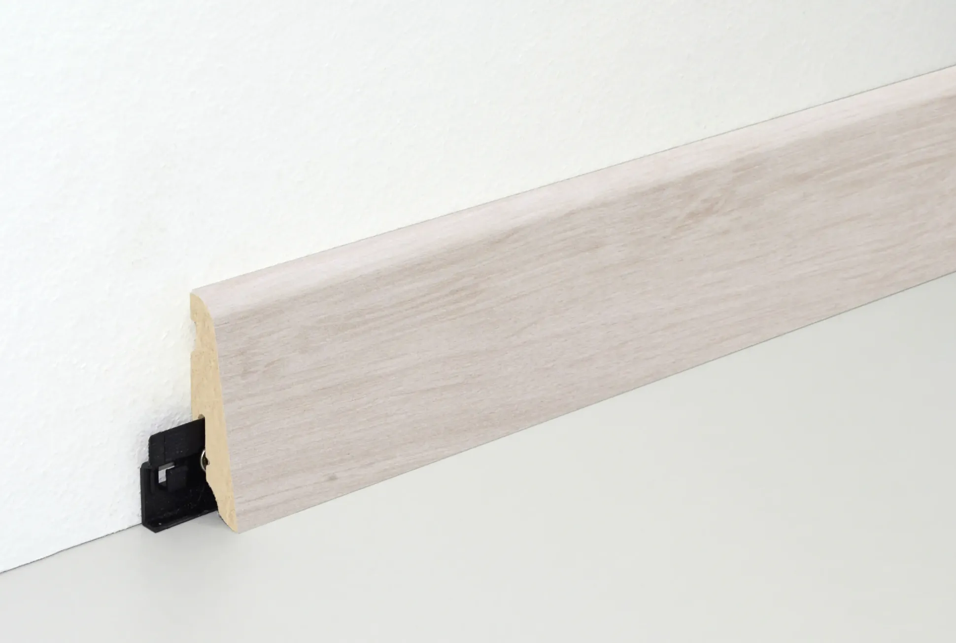 Neuhofer Fußleiste 240 cm 58 x 19 mm Yukon Eiche hell