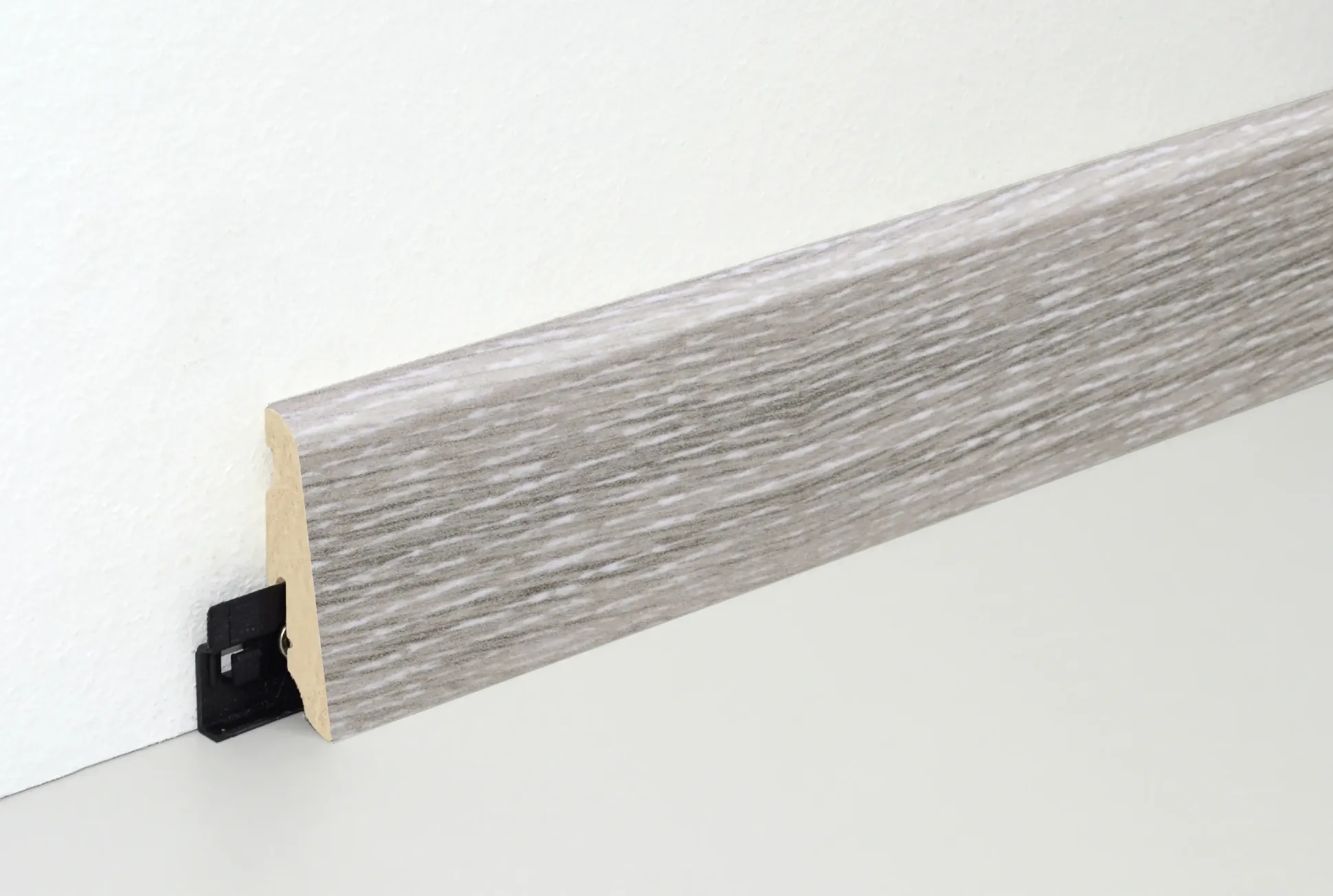 Neuhofer Fußleiste 240 cm 58 x 19 mm Oak light grey