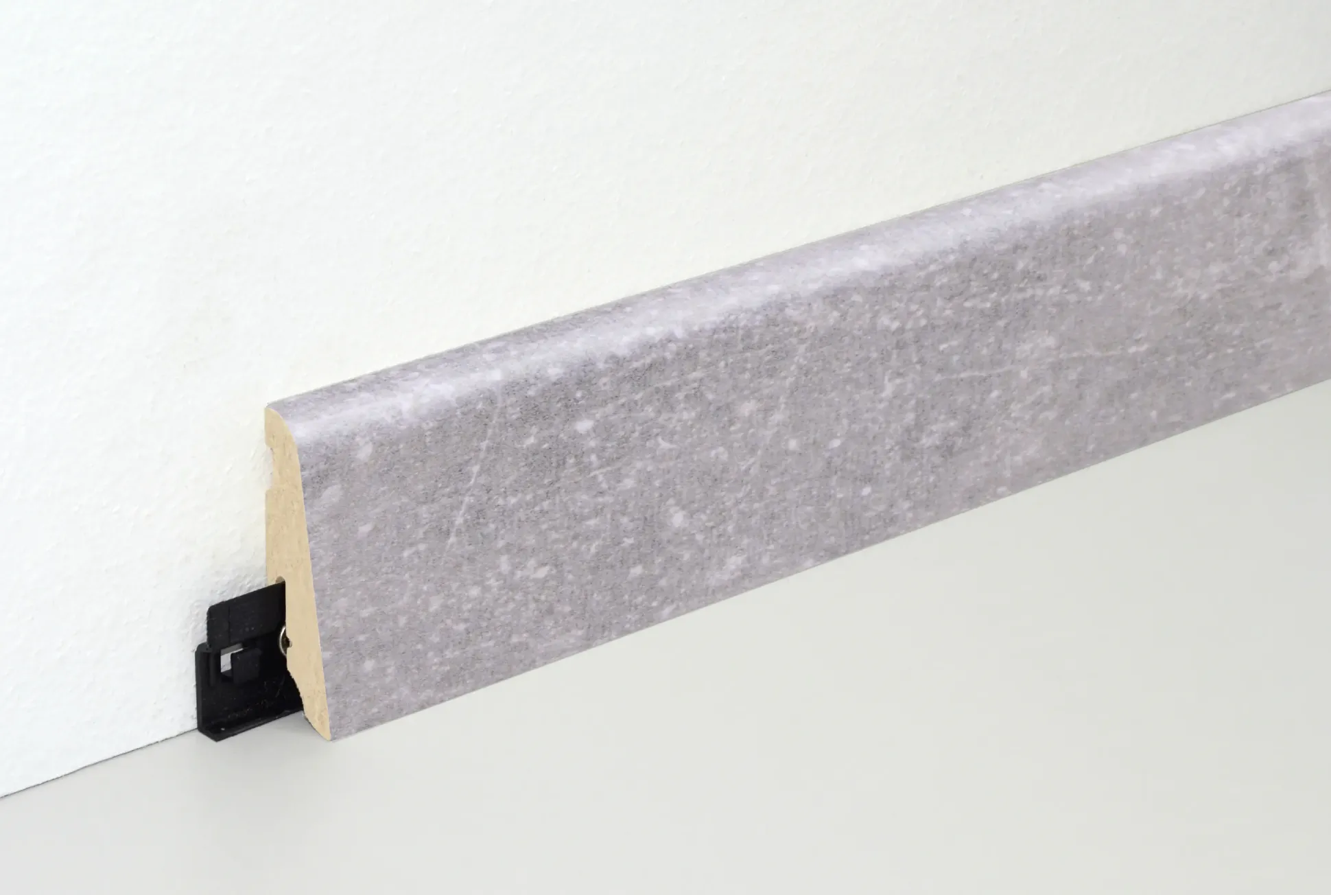 Neuhofer Fußleiste 240 cm 58 x 19 mm Sichtestrich hell