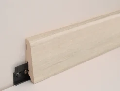 Neuhofer Fußleiste 240 cm x 58 x 19 mm Eiche Erle