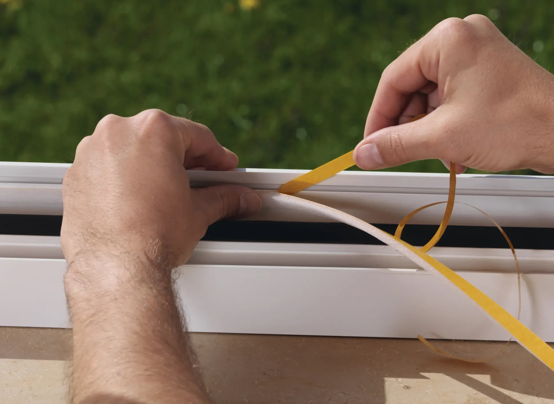 tesa Insulation Schaumstoff Fensterdichtung 6 m, weiß