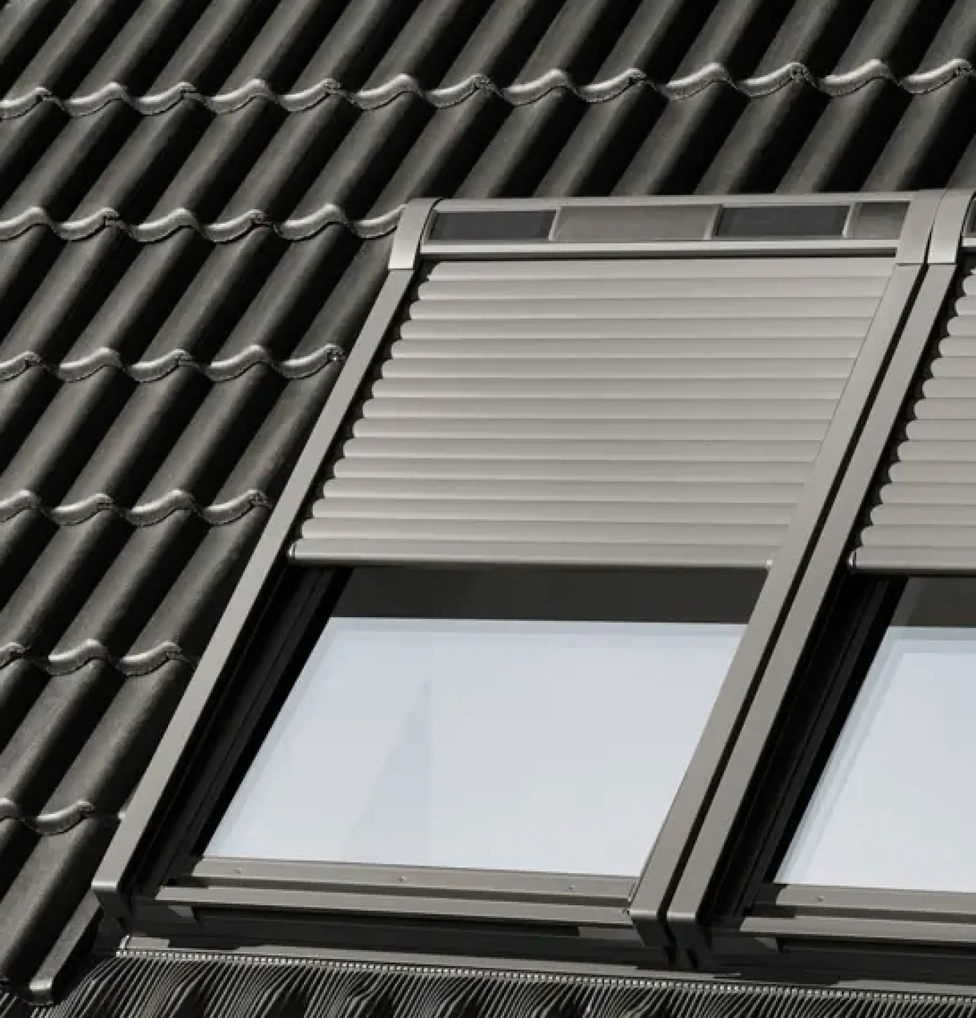 VELUX Solar-Rollladen SSL SK06 114 x 118 cm Alu dunkelgrau